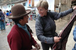 Trekker Shopping Lares Peru