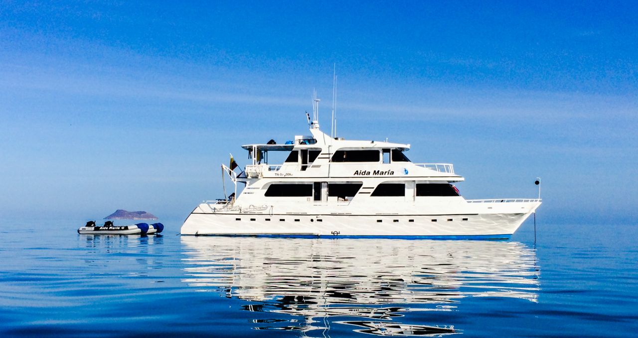 aida-maria-boat-galapagos