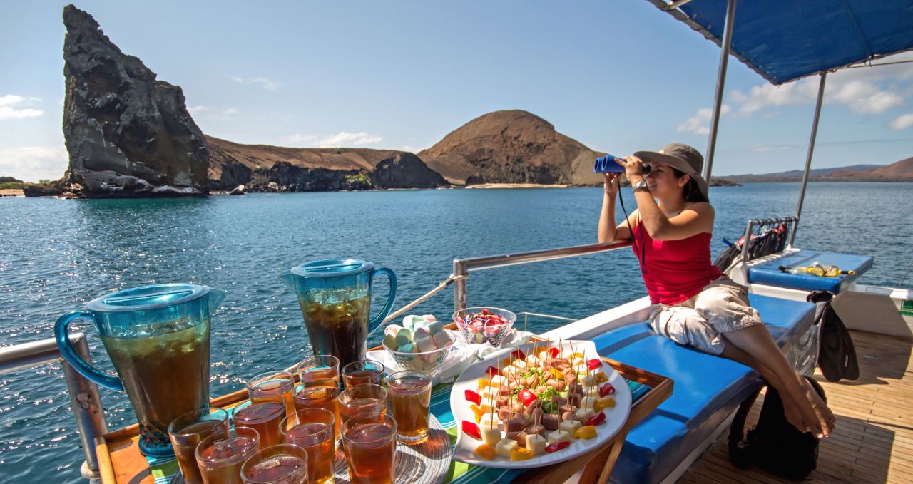 Archipell snacks on deck Galapagos