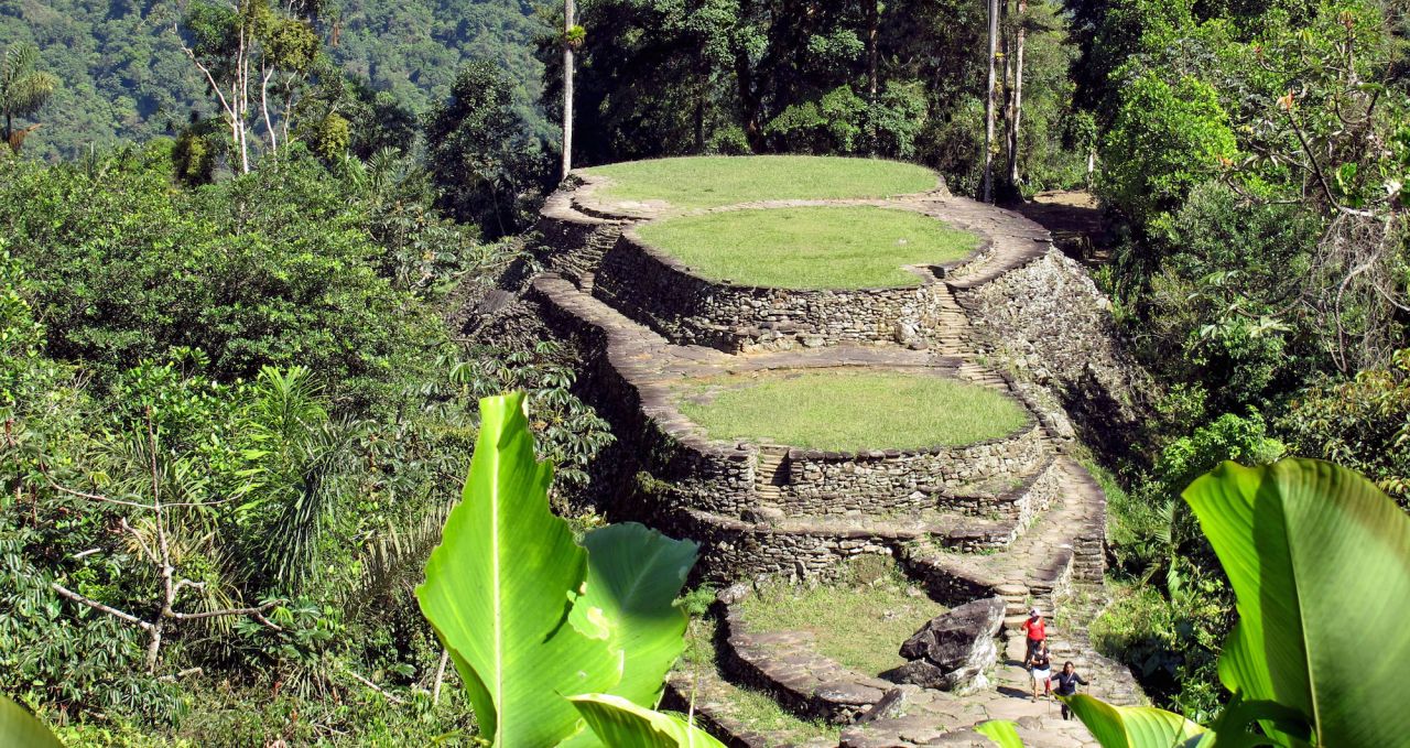 Tourists explore lost city Colombia