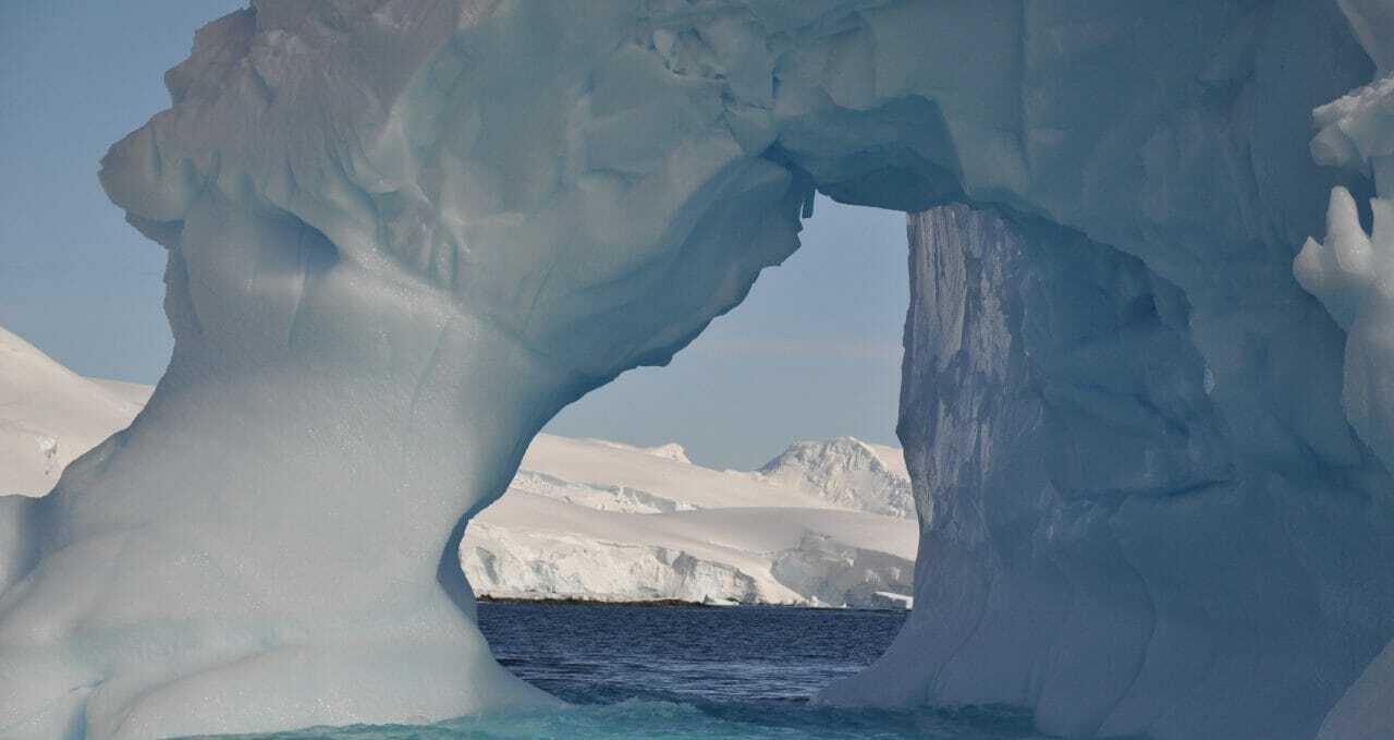 ice-bridge-antarpply-antarctica