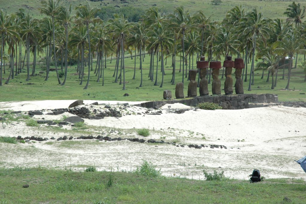 moais anakena beach easter-island