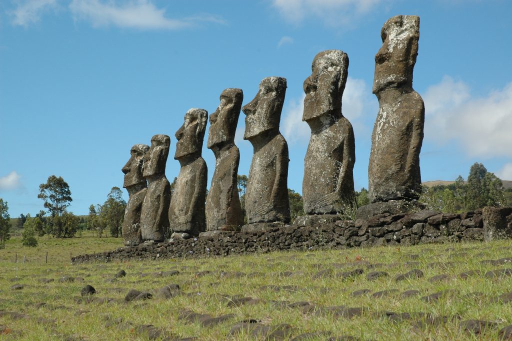 seven moais easter-island