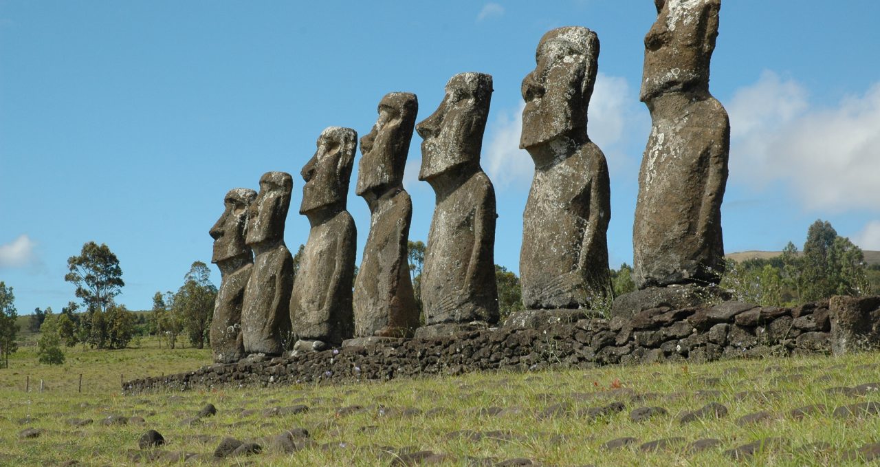 seven moais easter-island