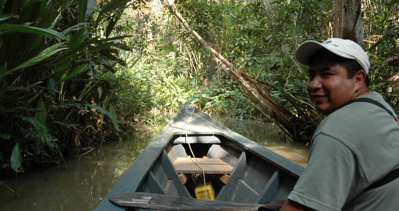 guide-sandoval-lake-lodge-amazon-peru