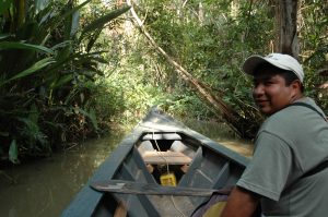 guide-sandoval-lake-lodge-amazon-peru