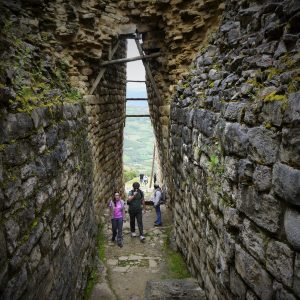 kuelap-entry-gate-family-holiday-peru-2