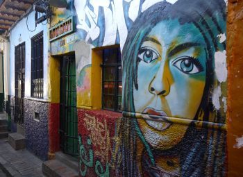 lady-grafitti-bogota-colombia