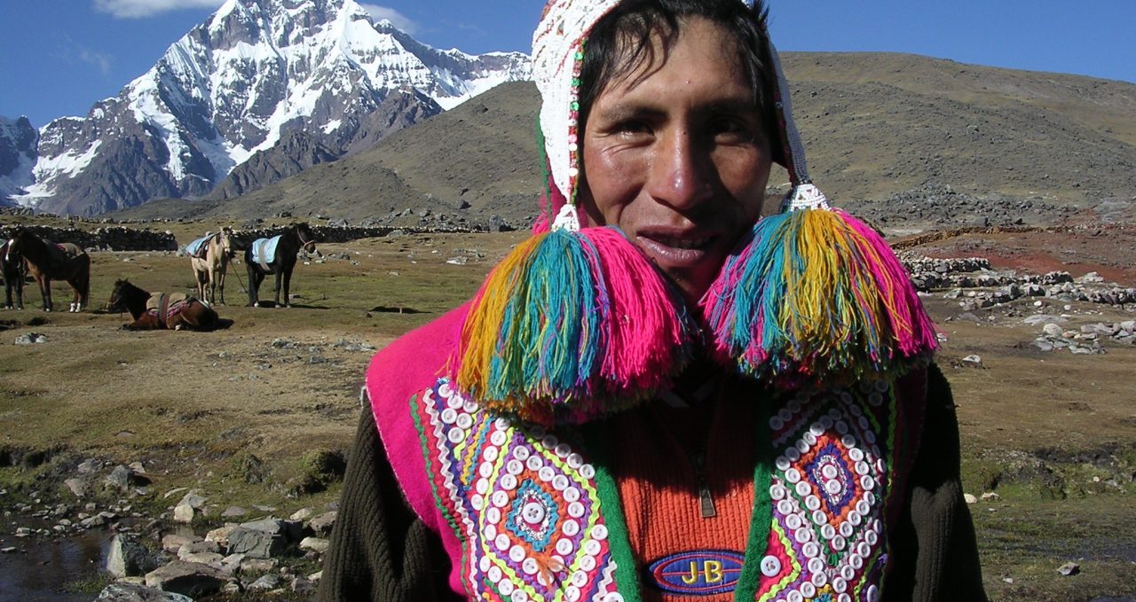 tinqui-hats-peru