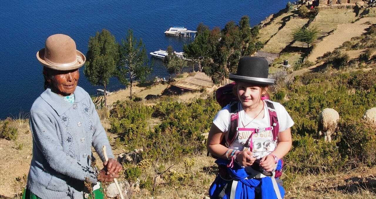 Lake-Titicaca-girl-with-Andean-lady-Bolivia