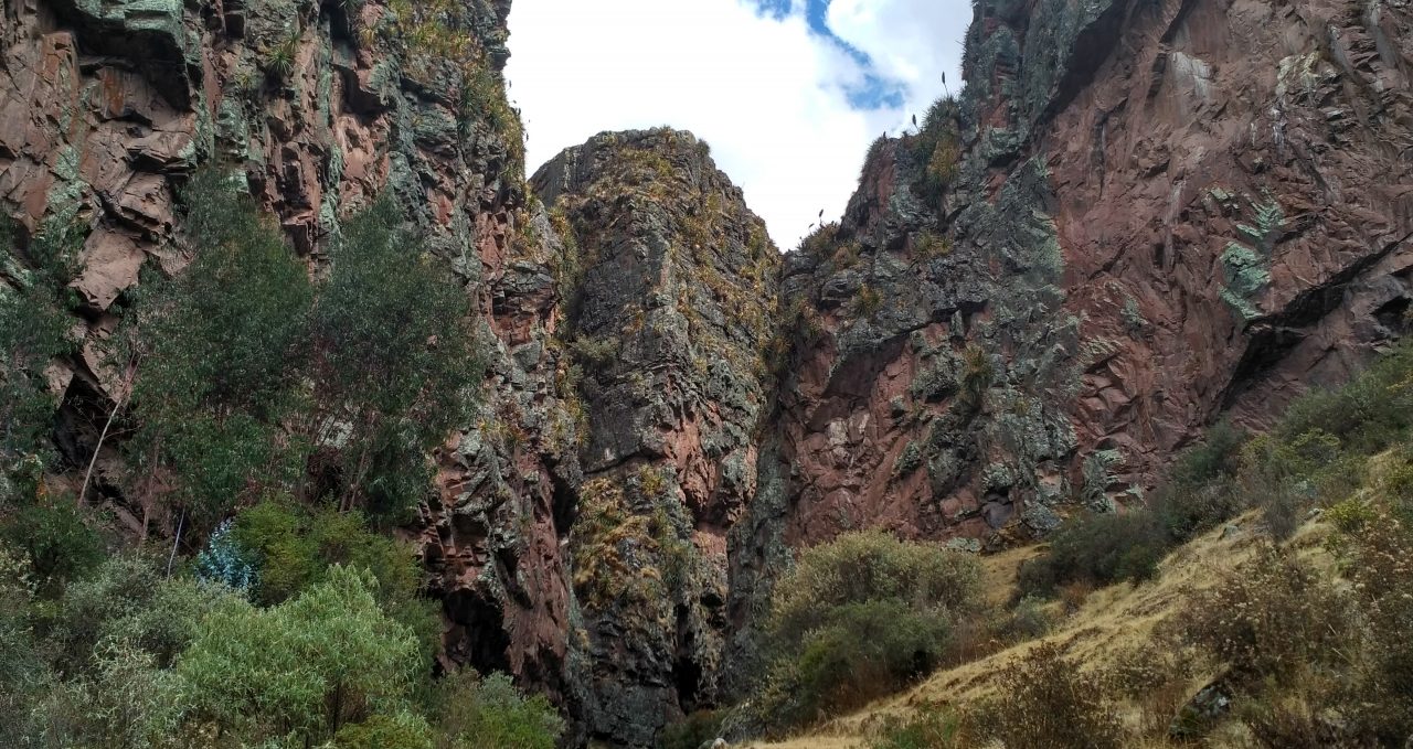 Looking back at Leon Punku, Huchuy Qosqo, Peru