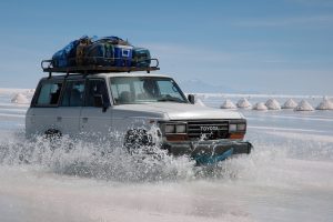 salar-de-uyuni-jeep-bolivia